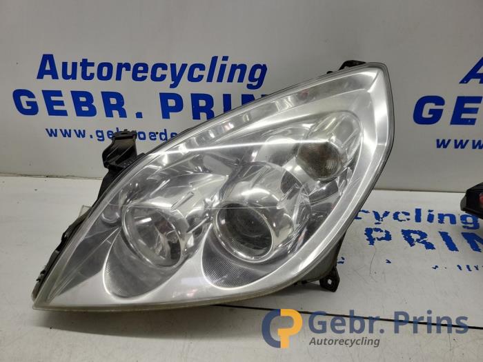 Używane Reflektor lewy Opel Signum (F48) 1.8 16V Cena € 50,00 Procedura marży oferowane przez Autorec. Gebr. Prins b.v.