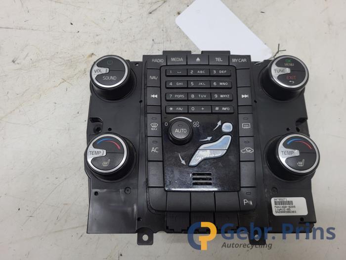 Używane Jednostka multimedialna Volvo XC70 (BZ) 2.0 D3 20V Cena € 40,00 Procedura marży oferowane przez Autorec. Gebr. Prins b.v.