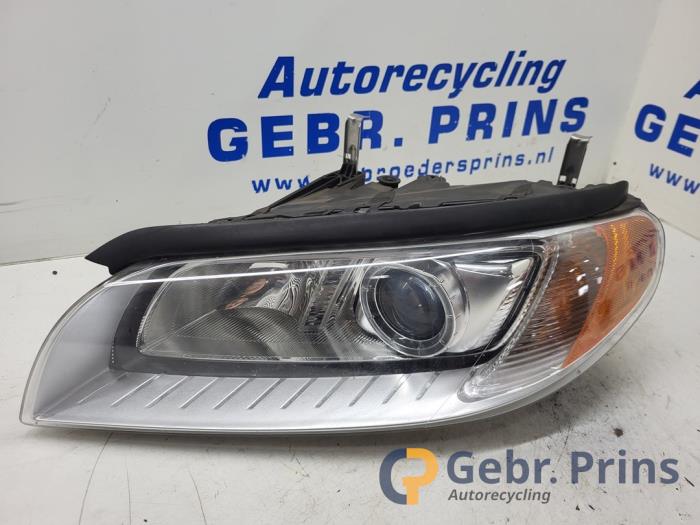 Używane Reflektor lewy Volvo XC70 (BZ) 2.0 D3 20V Cena € 350,00 Procedura marży oferowane przez Autorec. Gebr. Prins b.v.