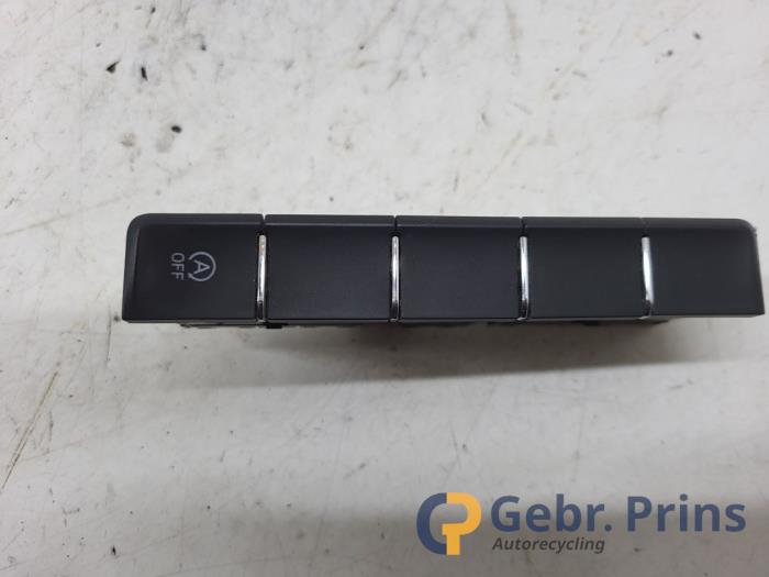 Używane Przelacznik Start/Stop Skoda Superb Combi (3V5) 2.0 TDI Cena € 20,00 Procedura marży oferowane przez Autorec. Gebr. Prins b.v.
