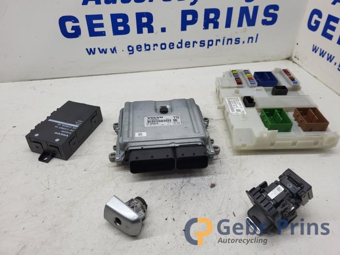 Used Ignition lock + computer Volvo XC70 (BZ) 2.0 D3 20V Price € 200,00 Margin scheme offered by Autorec. Gebr. Prins b.v.