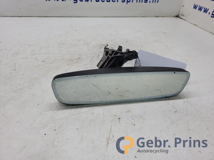 Używane Lusterko wewnetrzne Skoda Superb Combi (3V5) 2.0 TDI Cena € 50,00 Procedura marży oferowane przez Autorec. Gebr. Prins b.v.