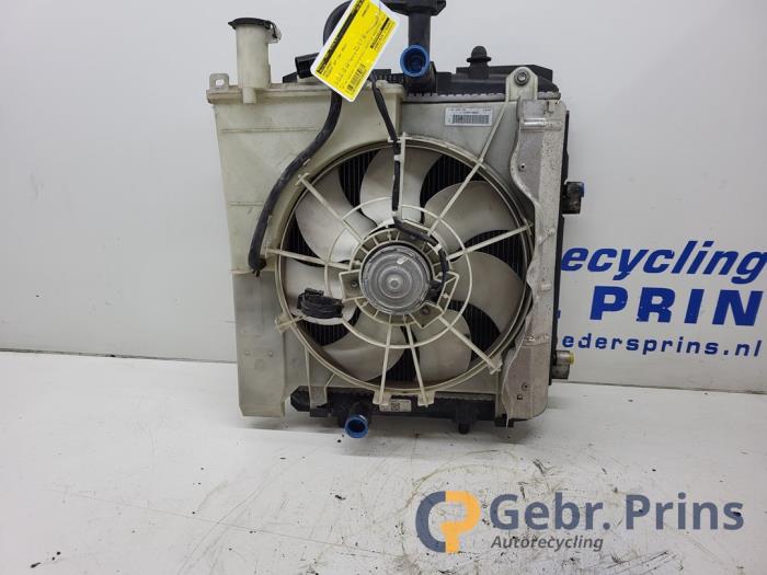 Usagé Set refroidisseur Peugeot 107 1.0 12V Prix € 60,00 Règlement à la marge proposé par Autorec. Gebr. Prins b.v.