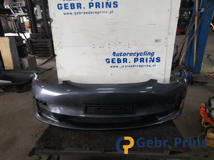 Usados Parachoques Tesla Model 3 Long Range 72kWh Precio € 250,00 Norma de margen ofrecido por Autorec. Gebr. Prins b.v.