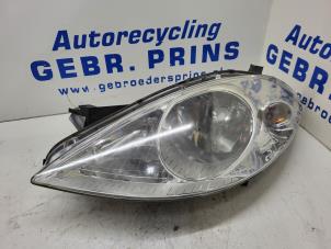 Usados Faro izquierda Mercedes A (W169) 2.0 A-180 CDI 16V 5-Drs. Precio € 50,00 Norma de margen ofrecido por Autorec. Gebr. Prins b.v.