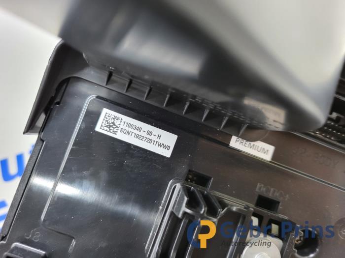 Body control computer Tesla Model 3 Long Range 72kWh - 110034000H 3D1