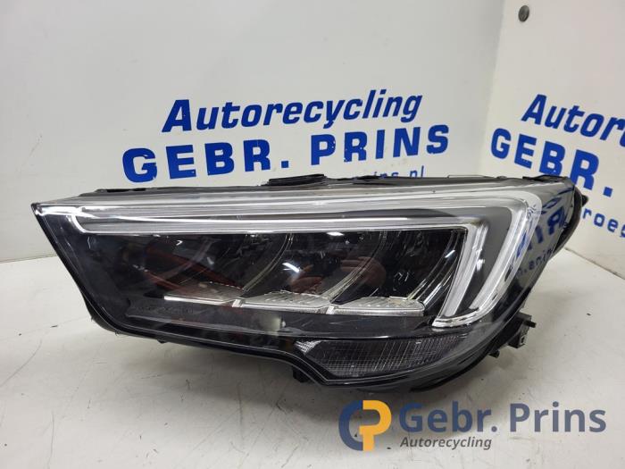 Używane Reflektor lewy Opel Crossland (X) 1.2 Turbo 12V Cena € 200,00 Procedura marży oferowane przez Autorec. Gebr. Prins b.v.