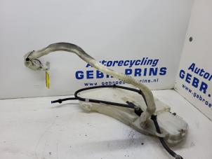 Usagé Réservoir lave-glace avant BMW 7 serie (F01/02/03/04) 740d 24V Prix € 25,00 Règlement à la marge proposé par Autorec. Gebr. Prins b.v.