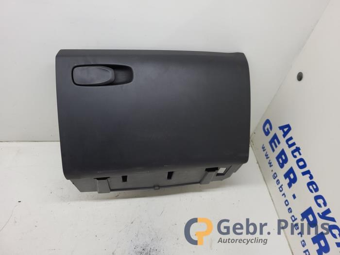 Begagnade Handskfack Volvo V40 (MV) Pris € 35,00 Marginaltabell erbjuds av Autorec. Gebr. Prins b.v.