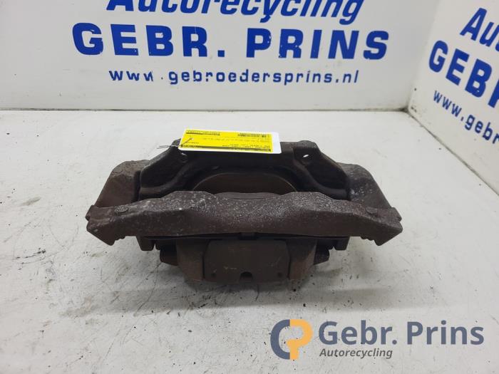 Gebrauchte Bremszange links vorne BMW 7 serie (F01/02/03/04) 740d 24V Preis € 50,00 Margenregelung angeboten von Autorec. Gebr. Prins b.v.