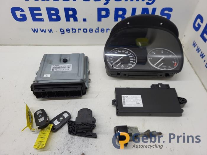 Gebrauchte Zündschloss + Steuergerät BMW 3 serie (E90) 320d 16V Corporate Lease Preis € 150,00 Margenregelung angeboten von Autorec. Gebr. Prins b.v.