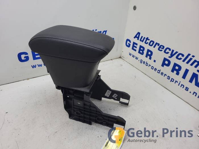 Begagnade Armstöd Opel Astra K Sports Tourer 1.0 Turbo 12V Pris € 60,00 Marginaltabell erbjuds av Autorec. Gebr. Prins b.v.