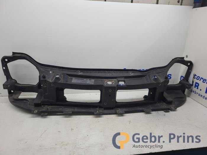 Begagnade Front Opel Vivaro 1.9 DTI 16V Pris € 48,40 Inklusive moms erbjuds av Autorec. Gebr. Prins b.v.