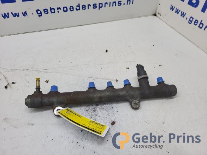 Usagé Système d'injection Opel Vivaro 1.9 DTI 16V Prix € 48,40 Prix TTC proposé par Autorec. Gebr. Prins b.v.
