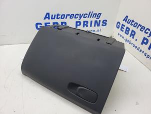 Usagé Boîte à gants Volvo V40 (MV) 2.0 D2 16V Prix € 25,00 Règlement à la marge proposé par Autorec. Gebr. Prins b.v.