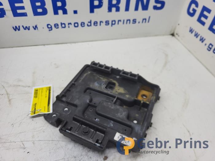 Begagnade Batterilåda Kia Picanto (JA) 1.0 DPi 12V Pris € 20,00 Marginaltabell erbjuds av Autorec. Gebr. Prins b.v.