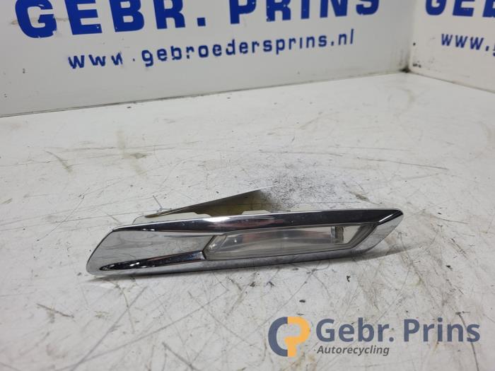 Używane Kierunkowskaz prawy BMW 5 serie (F10) 525d xDrive 16V Cena € 40,00 Procedura marży oferowane przez Autorec. Gebr. Prins b.v.