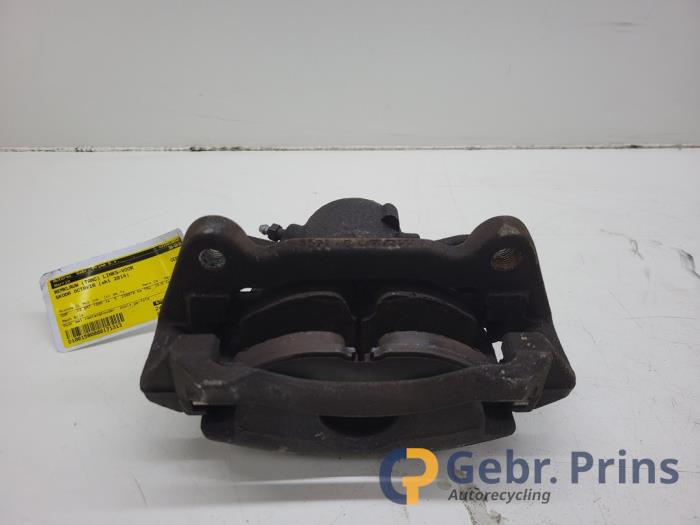 Gebrauchte Bremszange links vorne Skoda Octavia Combi (5EAC) 1.4 TSI 16V Preis € 40,00 Margenregelung angeboten von Autorec. Gebr. Prins b.v.