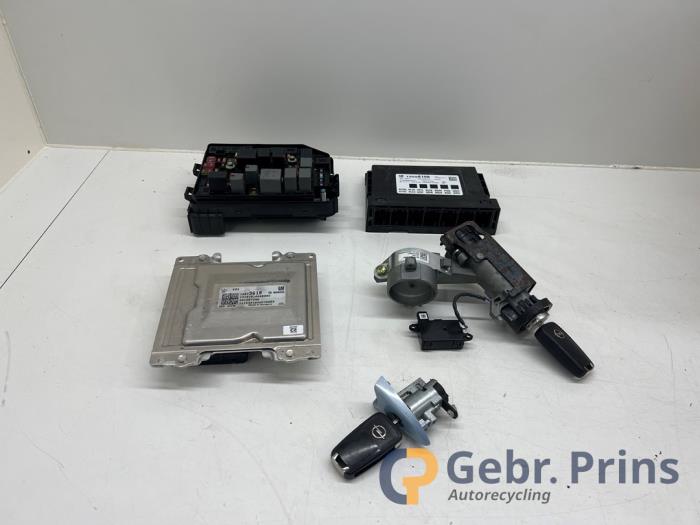 Used Ignition lock + computer Opel Karl 1.0 12V Price € 200,00 Margin scheme offered by Autorec. Gebr. Prins b.v.