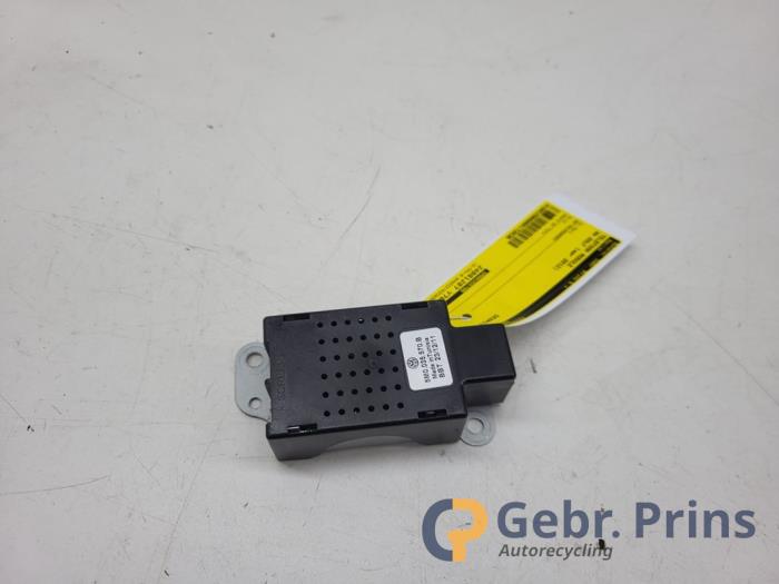 Używane Modul telefoniczny Volkswagen Golf VI (5K1) 1.2 TSI BlueMotion Cena € 20,00 Procedura marży oferowane przez Autorec. Gebr. Prins b.v.