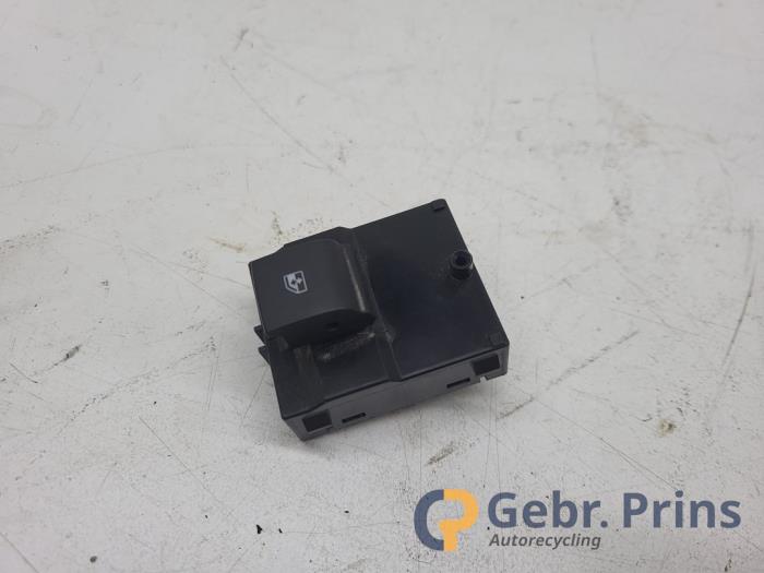 Usados Interruptor de ventanilla eléctrica Opel Adam 1.0 Ecotec 12V SIDI Turbo Precio € 15,00 Norma de margen ofrecido por Autorec. Gebr. Prins b.v.