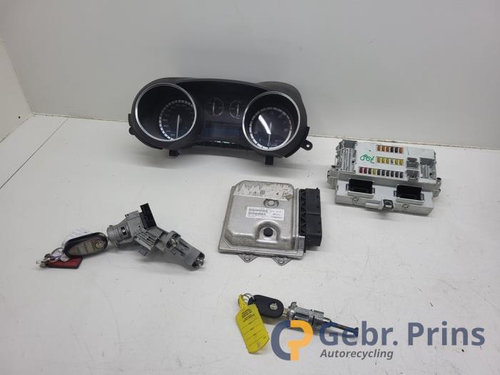 Used Ignition lock + computer Alfa Romeo Giulietta (940) 1.4 TB 16V MultiAir Price € 200,00 Margin scheme offered by Autorec. Gebr. Prins b.v.