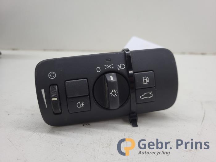 Używane Przelacznik swiatel Volvo V60 I (FW/GW) 2.0 D3 20V Cena € 20,00 Procedura marży oferowane przez Autorec. Gebr. Prins b.v.
