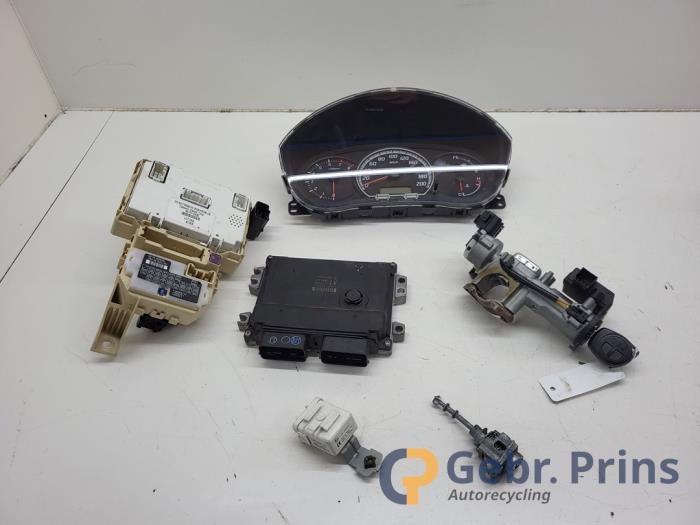 Used Ignition lock + computer Suzuki Swift (ZA/ZC/ZD1/2/3/9) 1.3 VVT 16V Price € 100,00 Margin scheme offered by Autorec. Gebr. Prins b.v.