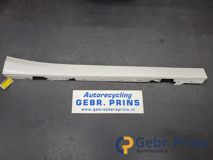 Używane Próg prawy BMW 1 serie (F20) 116i 1.6 16V Cena € 100,00 Procedura marży oferowane przez Autorec. Gebr. Prins b.v.