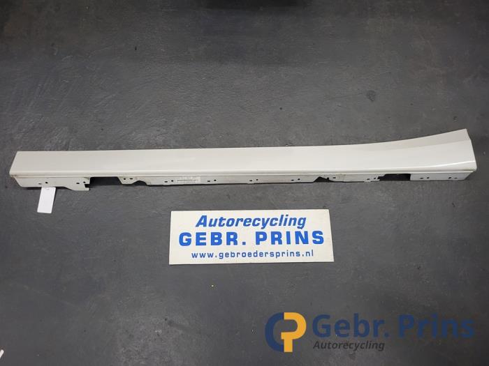 Używane Próg lewy BMW 1 serie (F20) 116i 1.6 16V Cena € 100,00 Procedura marży oferowane przez Autorec. Gebr. Prins b.v.