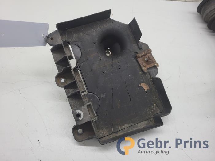 Begagnade Batterilåda Volkswagen Polo V (6R) 1.4 TDI DPF BlueMotion technology Pris € 30,00 Marginaltabell erbjuds av Autorec. Gebr. Prins b.v.