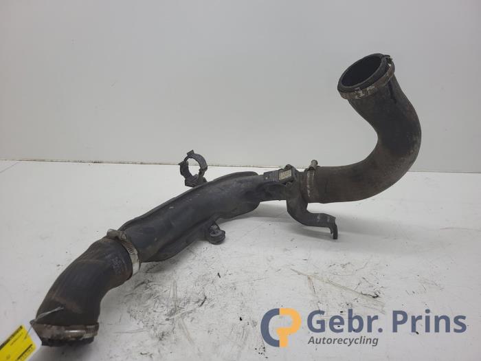 Gebrauchte Intercooler Rohr Volkswagen Caddy III (2KA,2KH,2CA,2CH) 1.6 TDI 16V Preis € 30,25 Mit Mehrwertsteuer angeboten von Autorec. Gebr. Prins b.v.