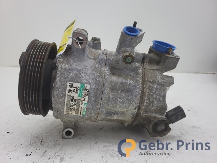 Usagé Compresseur de clim Volkswagen Caddy III (2KA,2KH,2CA,2CH) 1.6 TDI 16V Prix € 90,75 Prix TTC proposé par Autorec. Gebr. Prins b.v.