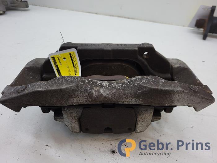 Gebrauchte Bremszange rechts vorne BMW 5 serie Touring (F11) 535d xDrive 24V Preis € 40,00 Margenregelung angeboten von Autorec. Gebr. Prins b.v.