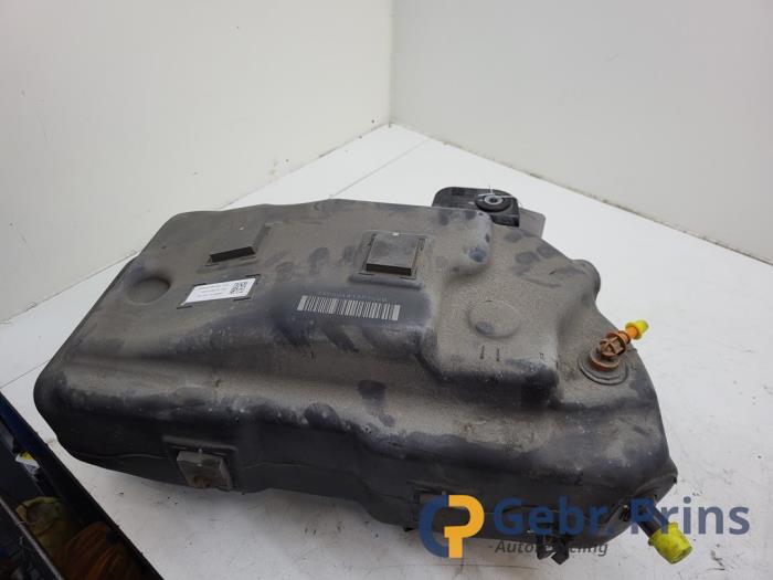 Gebrauchte Adblue Tank BMW 5 serie Touring (F11) 535d xDrive 24V Preis € 300,00 Margenregelung angeboten von Autorec. Gebr. Prins b.v.