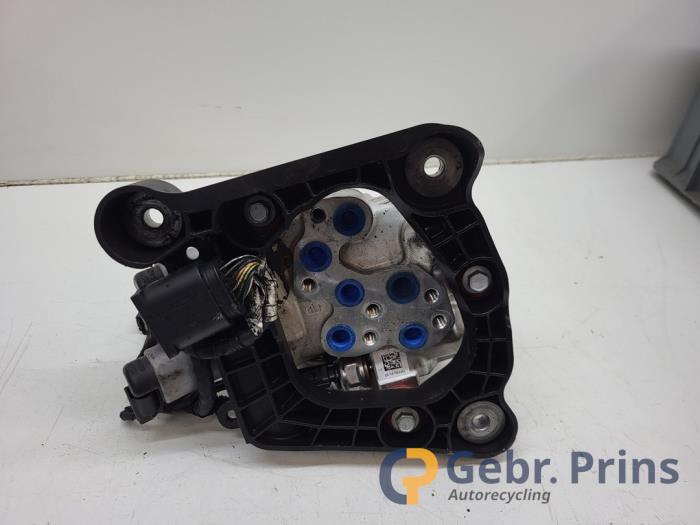 Ventilblock hydraulisch van een BMW 5 serie Touring (F11) 535d xDrive 24V 2014