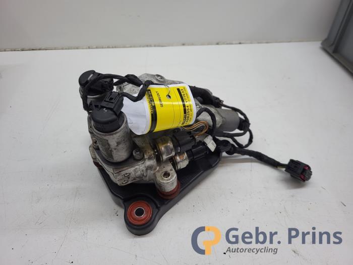 Gebrauchte Ventilblock hydraulisch BMW 5 serie Touring (F11) 535d xDrive 24V Preis € 100,00 Margenregelung angeboten von Autorec. Gebr. Prins b.v.