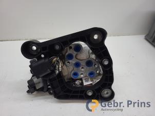 Ventilblock hydraulisch van een BMW 5 serie Touring (F11) 535d xDrive 24V 2014