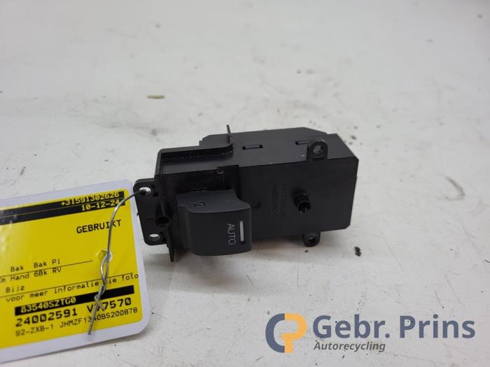 Usados Interruptor de ventanilla eléctrica Honda CR-Z (ZF1) 1.5 Hybrid 16V Precio € 10,00 Norma de margen ofrecido por Autorec. Gebr. Prins b.v.