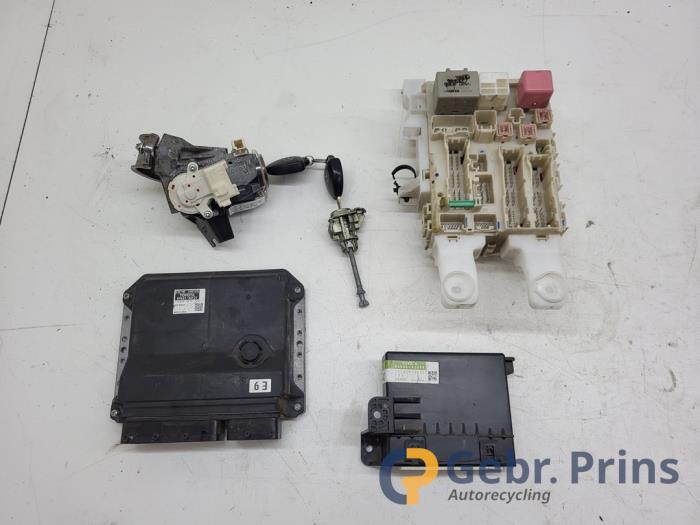 Used Ignition lock + computer Toyota RAV4 (A3) 2.2 D-4D 16V 4x4 Price € 150,00 Margin scheme offered by Autorec. Gebr. Prins b.v.