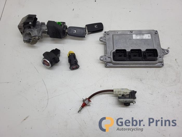 Used Ignition lock + computer Honda CR-Z (ZF1) 1.5 Hybrid 16V Price € 200,00 Margin scheme offered by Autorec. Gebr. Prins b.v.