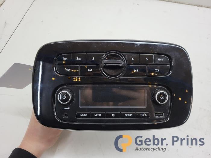Gebrauchte Radio Smart Forfour (453) 1.0 12V Preis € 100,00 Margenregelung angeboten von Autorec. Gebr. Prins b.v.