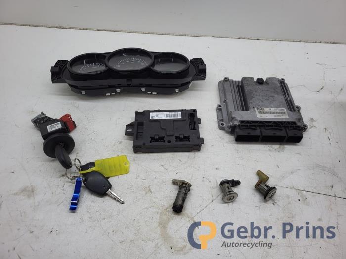 Used Ignition lock + computer Dacia Dokker (0S) 1.5 dCi 90 Price € 181,50 Inclusive VAT offered by Autorec. Gebr. Prins b.v.