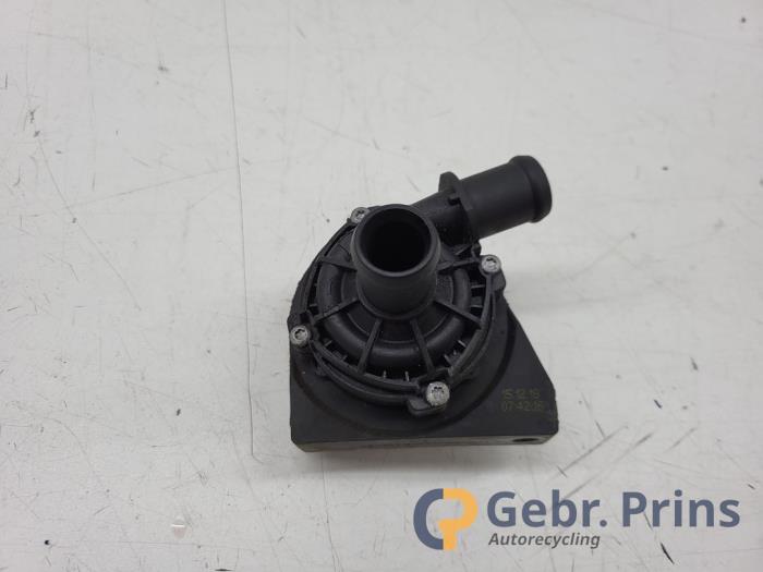 Begagnade Extra vattenpump Skoda Fabia III (NJ3) 1.0 TSI 12V Pris € 25,00 Marginaltabell erbjuds av Autorec. Gebr. Prins b.v.