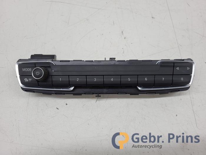 Używane Panel obslugi radia BMW 2 serie Gran Tourer (F46) 220i 2.0 TwinPower Turbo 16V Cena € 50,00 Procedura marży oferowane przez Autorec. Gebr. Prins b.v.