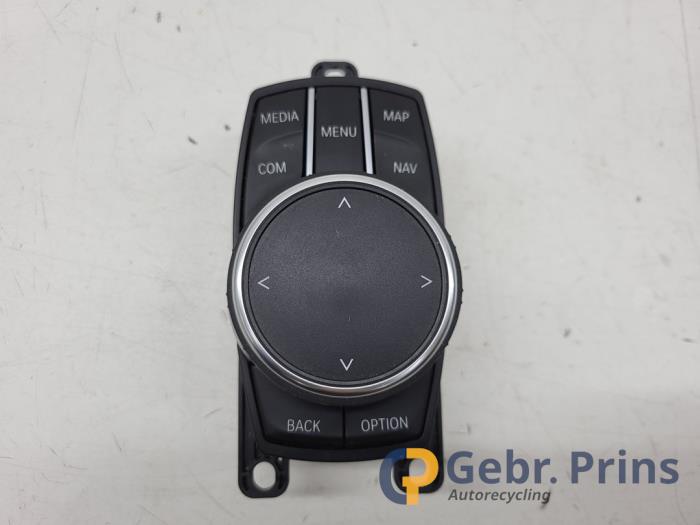 Używane Przycisk I-Drive BMW 2 serie Gran Tourer (F46) 220i 2.0 TwinPower Turbo 16V Cena € 75,00 Procedura marży oferowane przez Autorec. Gebr. Prins b.v.