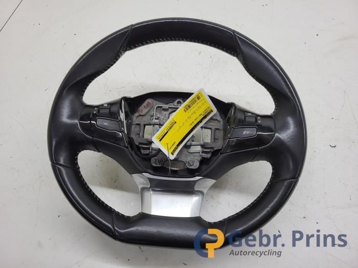 Gebrauchte Lenkrad Peugeot 308 SW (L4/L9/LC/LJ/LR) 1.2 12V e-THP PureTech 110 Preis € 50,00 Margenregelung angeboten von Autorec. Gebr. Prins b.v.