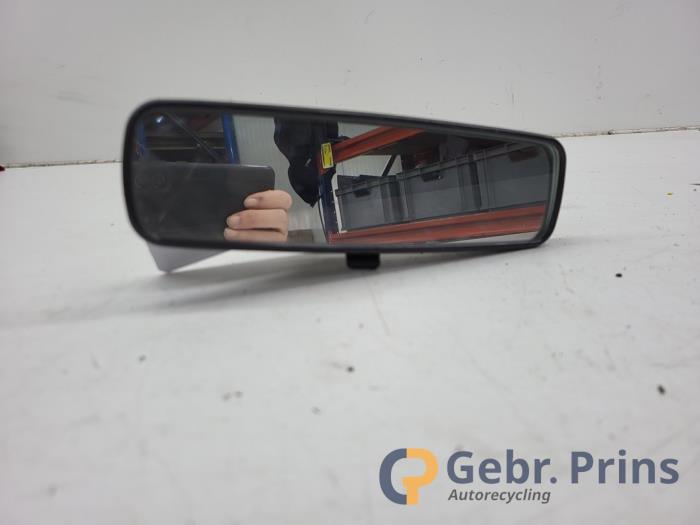 Używane Lusterko wewnetrzne Peugeot 308 SW (L4/L9/LC/LJ/LR) 1.2 12V e-THP PureTech 110 Cena € 20,00 Procedura marży oferowane przez Autorec. Gebr. Prins b.v.
