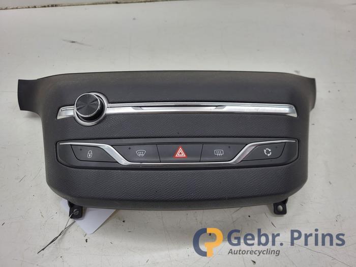 Używane Panel obslugi radia Peugeot 308 SW (L4/L9/LC/LJ/LR) 1.2 12V e-THP PureTech 110 Cena € 50,00 Procedura marży oferowane przez Autorec. Gebr. Prins b.v.