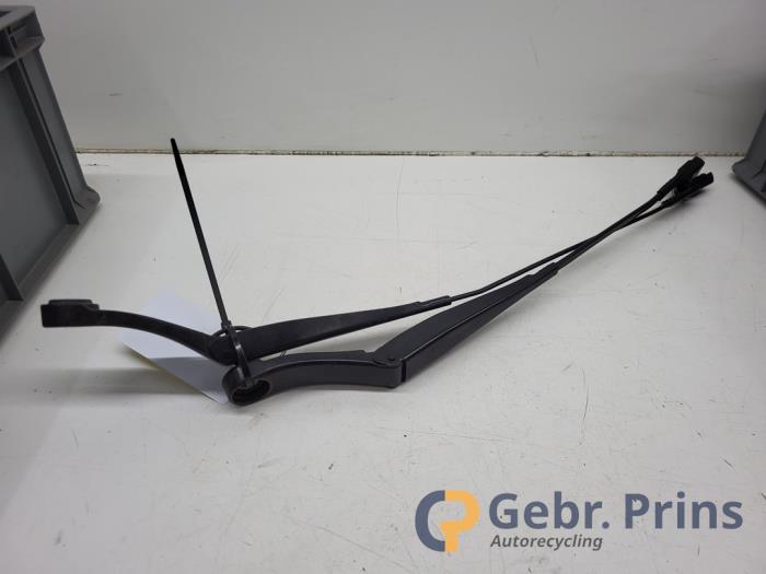 Gebrauchte Scheibenwischerarm-Set Peugeot 308 SW (L4/L9/LC/LJ/LR) 1.2 12V e-THP PureTech 110 Preis € 25,00 Margenregelung angeboten von Autorec. Gebr. Prins b.v.
